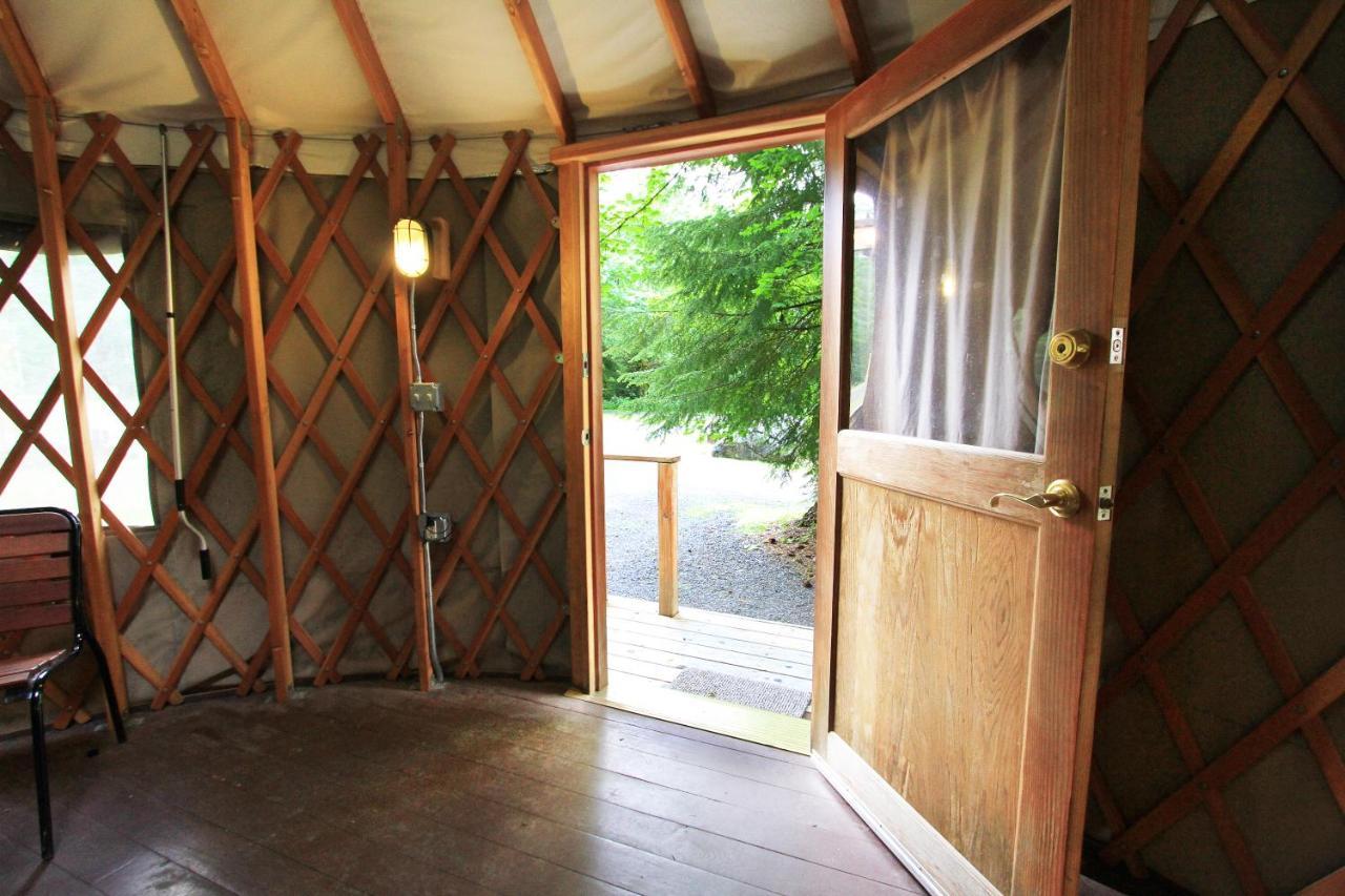 Mount Hood Village Yurt 1 Exterior photo