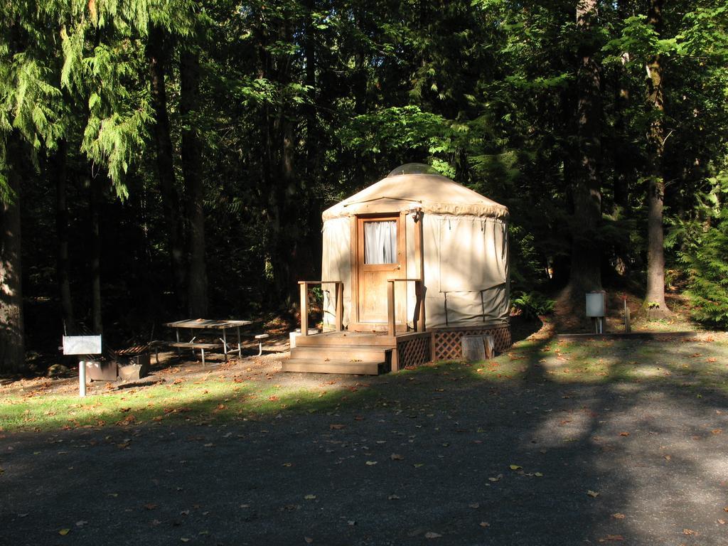 Mount Hood Village Yurt 1 Exterior photo